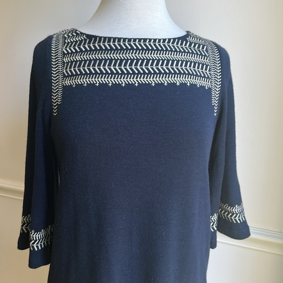 THML Navy White Embroidered Knit Dress Lined Medium EUC - Picture 3 of 9
